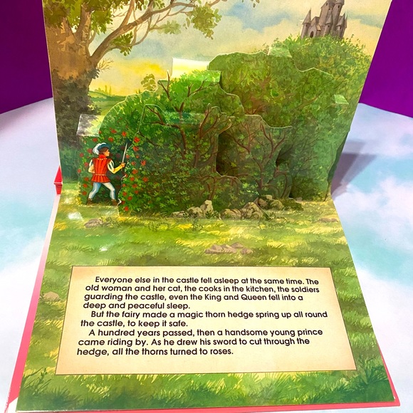SLEEPING BEAUTY VINTAGE 90s COLLECTABLE HARDCOVER POP -UP STORYBOOK - Picture 5 of 15